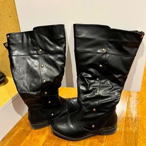 Torrid black boots. Sit just below knee size 8W
